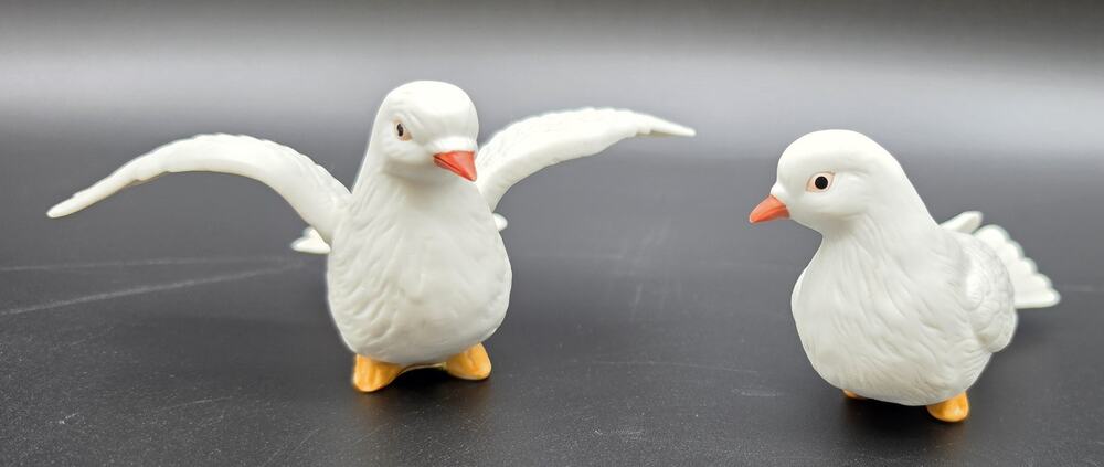 Vintage Homco Porcelain White Doves Pair Figurines #8856 Taiwan Love Birds Set